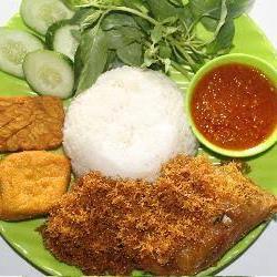 Paket Nasi  Ayam Serundeng Gurih Sambal  Tempe/tahu Lalapan