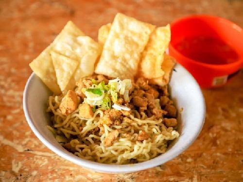 Mie Ayam Pangsit 86, Pahoman