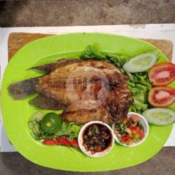 Ikan Bawal Hitam Laut Bakar