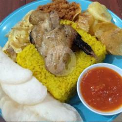 Nasi Kuning Sayap