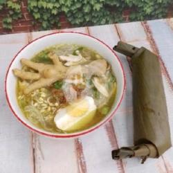 Soto Ayam Ceker  Lontong