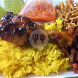 Nasi Kuning Ayam Bakar