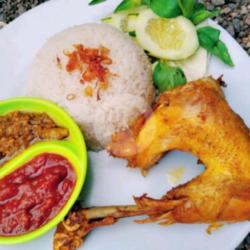 Nasi Uduk Ayam Goreng