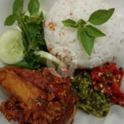 Nasi Ayam Crispy Rempah Sambal Ijo