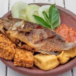 Nasi Penyetan Ikan Mujair   Tahu   Tempe