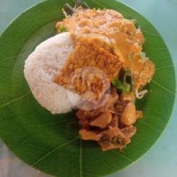 Nasi Pecel Campur   Teh (es/hot)