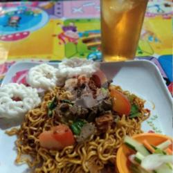 Mie Atom Seafood Es Teh Manis