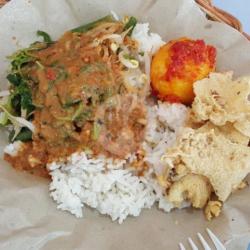 Nasi Pecel Telur Bulat Balado Free Es Teh