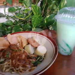 Paket Lontong Pecel   Es Dawet