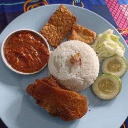 Nasi Ayam Goreng Sambal Lalapan