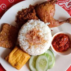 Nasi Uduk Ayam Serundeng Biasa