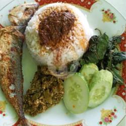 Nasi Ikan Salem Goreng