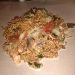 Mie Goreng Sosis Ayam Telor