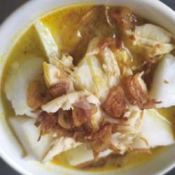 Lontong Kari Ayam Plus Telor Daging Ayam Di Sewir