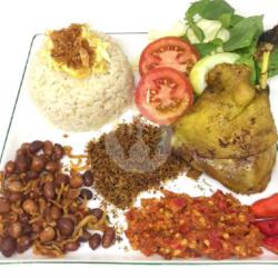 Nasi Lemak Bebek Goreng Sambal Terasi Pedas Maknyuss