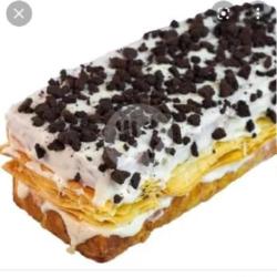 Robak Spesial Puff Pastri Milk White Chocolate Oreo Singgle