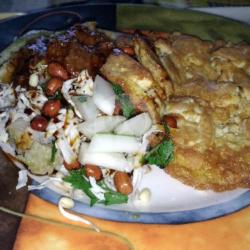 Lontong Tahu Telur Khas Joglo Manis