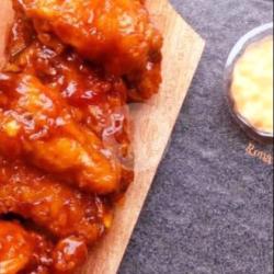 6 Middle Wings   Cheese Sauce