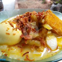 Ketupat Sayur Telur Tahu