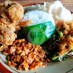 Nasi Urap Ayam Goreng