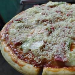 Pizza 4 Topping Smoke Beef, Bakso Ikan, Jamur, Sayuran