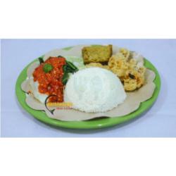 Nasi Tempong Cumi