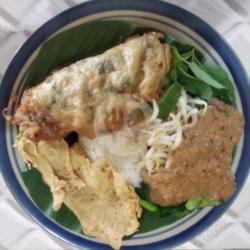 Nasi Pecel   Telur Dadar   Peyek