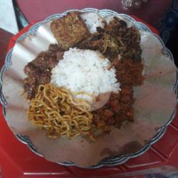 Nasi Campur Tempe Bacem Daging Suwir