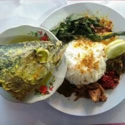 Nasi Ikan Kepala Tongkol Komplit