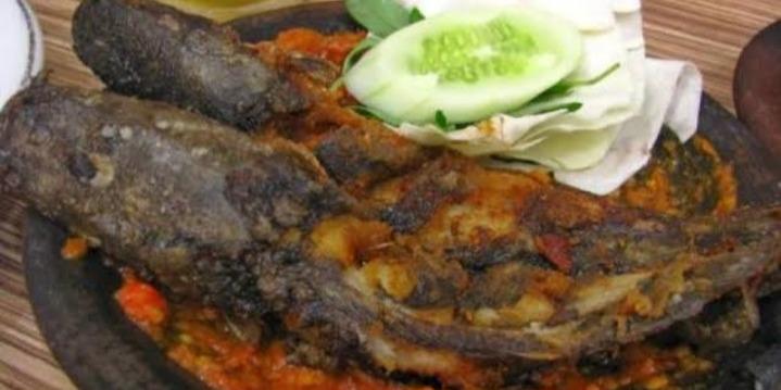 Seafood Dan Pecel Lele Cak Helmy, Wonogiri Kota