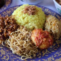 Nasi Kuning   Telur   Ayam Crispy