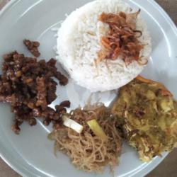 B. Nasi Uduk Oreg Bihun Bakwan