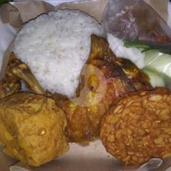 Nasi Pecel Ayam Paha Komplit