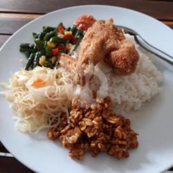 Nasi Campur Ayam Goreng