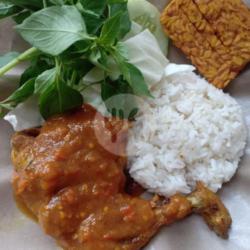 Paket Nasi   Ayam Penyet (paha) Tempe Tahu   Sambel  Lalap