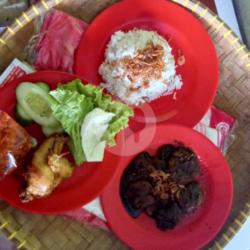 Nasi Uduk Ayam Semur Jengkol