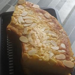 Bolu Kacang Almond (1/4)