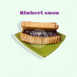 Roti Bakar Bluberi Susu