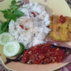 Nasi Uduk/biasa Ikan Asap Pecak