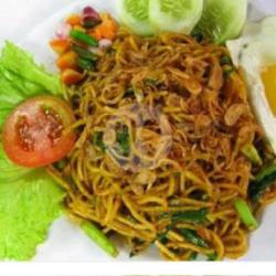 Mie Pedas Mampus Toping Telur