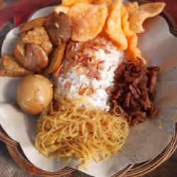 Nasi Uduk Bihun Telur Semur