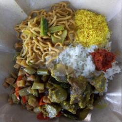 Nasi Campur Ati Ampela Bumbu Kuning