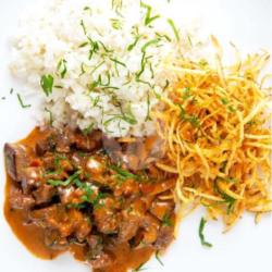 Strogonoff Beef - White Or Red Rice, Creamy Strogonoff, Fresh Portobello Mushrooms,  Potato Chips