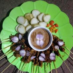 Sate Ayam Dan Lontong