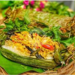 Nasi Bakar Suwir Ayam Kemangi