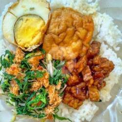 Nasi Urap Bali Telur Kering Tempe