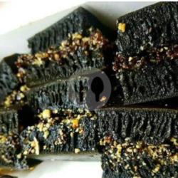 Martabak Manis Black Sweet Tiramisu Susu