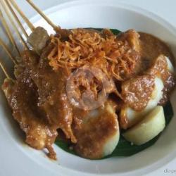 Sate Ayam Bumbu Kacang   Lontong
