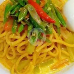 Mie Gomak Kuah Sayur Pakai Telur