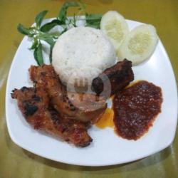 2 Kepala Ayam Bakar Pedas/manis   Tempe   Nasi